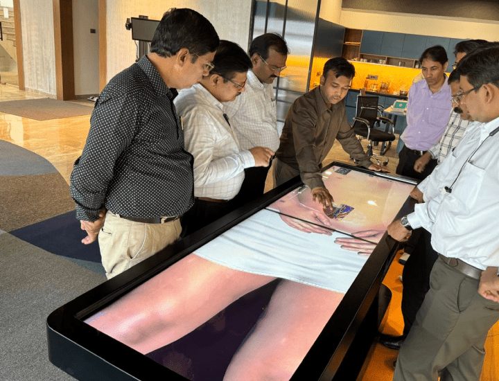 Virtual & Real Tissue Dissection Tables for Anatomy Training