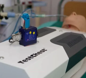 TestChest Lung Simulator integrated with a ventilator for advanced respiratory simulation and critical care training